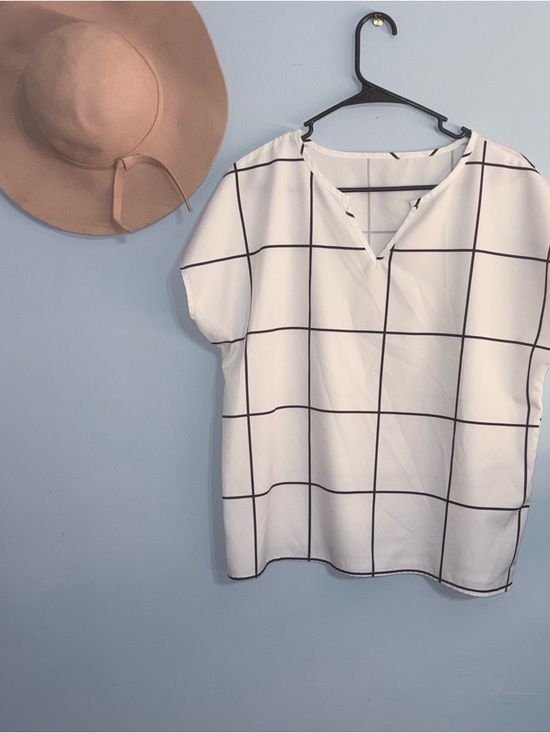 Tops - M unbranded Windowpane V-Neck Boxy silk feel Top - White/Black